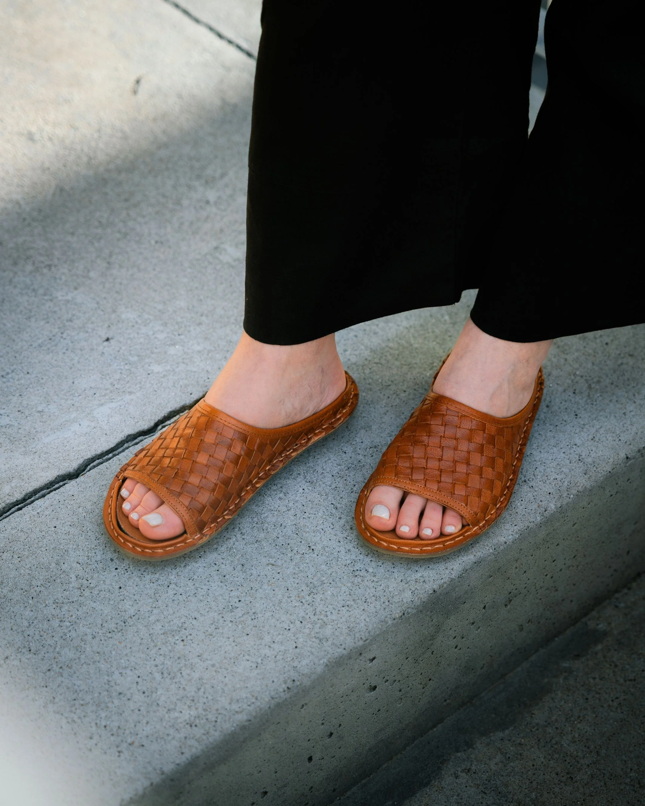 SAINT TROPEZ Woven Leather Cognac Brown - Image 14